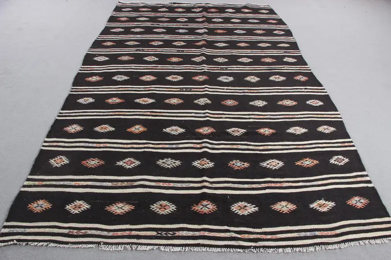 Elegant Black & Beige Rug, 6x9 ft Botanical Design