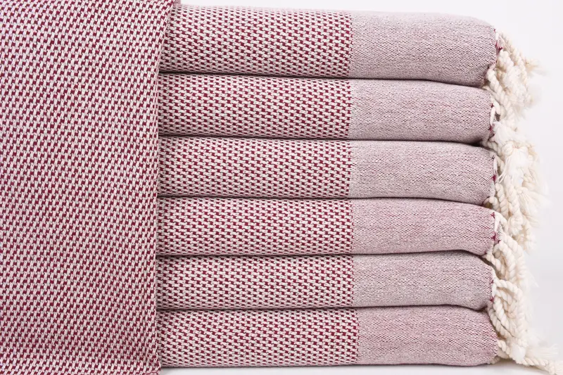 コットン ティータオル 刺繍入り水玉模様、バーガンディとベージュ、24x44 インチ - 1