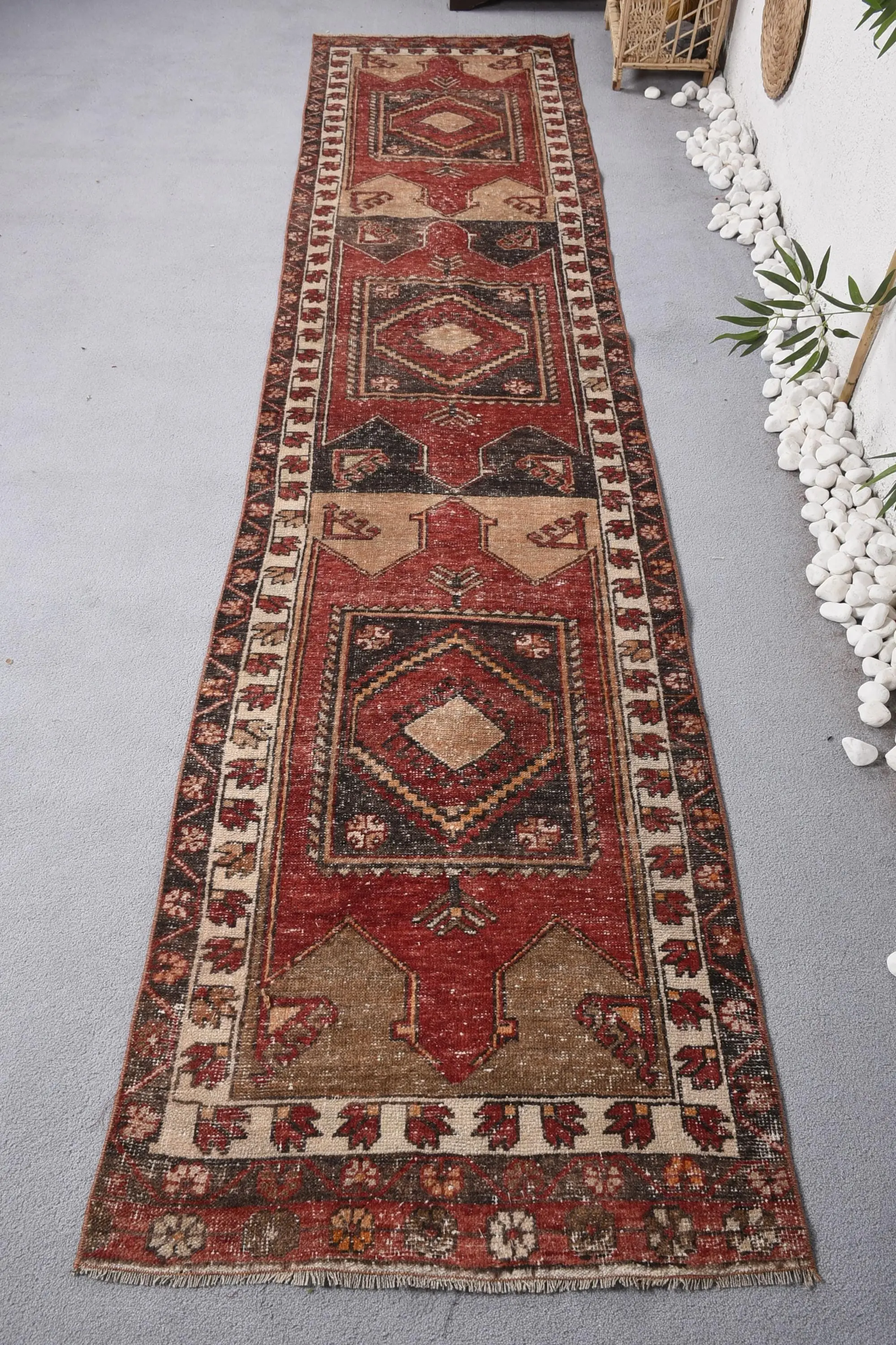 Roter Orientteppich, 2,7 x 11,6 Fuß, lebendiges Dekor - 1