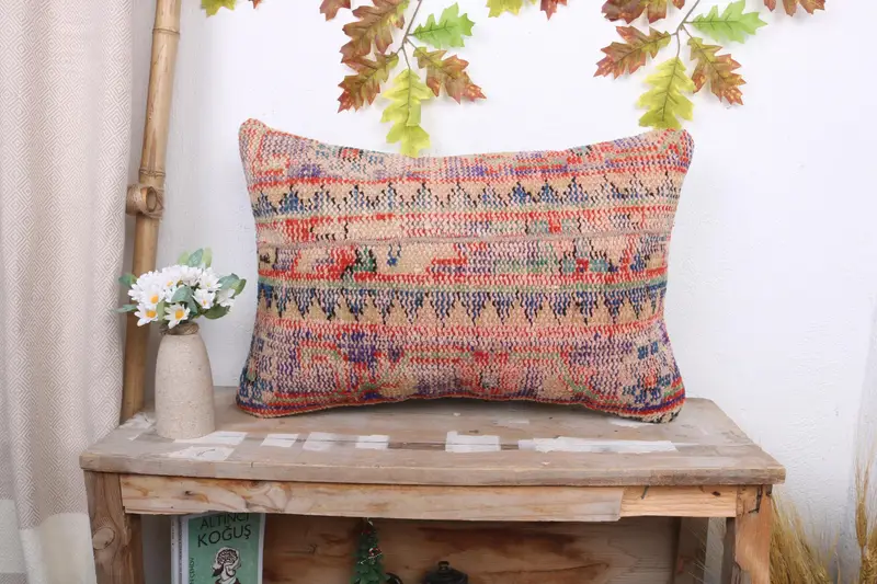 Mavi & Kırmızı Çiçek İşlemeli Yastık, El Yapımı Kırlent