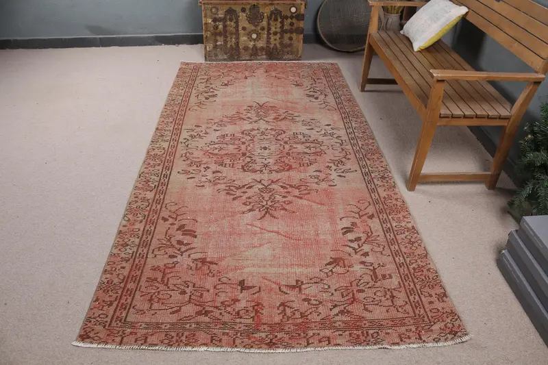 Vintage Türk Alan Halısı 4,6x8,6 ft (140x263 cm), Kırmızı Puantiyeli Oushak Halı - 1