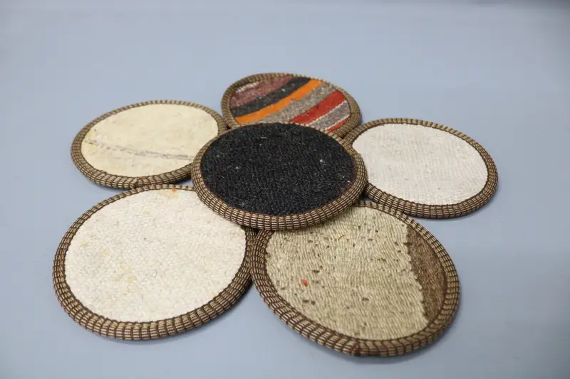 Beyaz ve Kahverengi Çizgili Bardak Altlığı, Benzersiz Kilim Bardak Altlığı