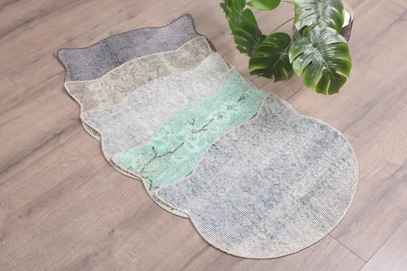 Medium-Sized Absorbent Cotton Pet Mat with Foam Filling, Non-Slip Feeding Rug