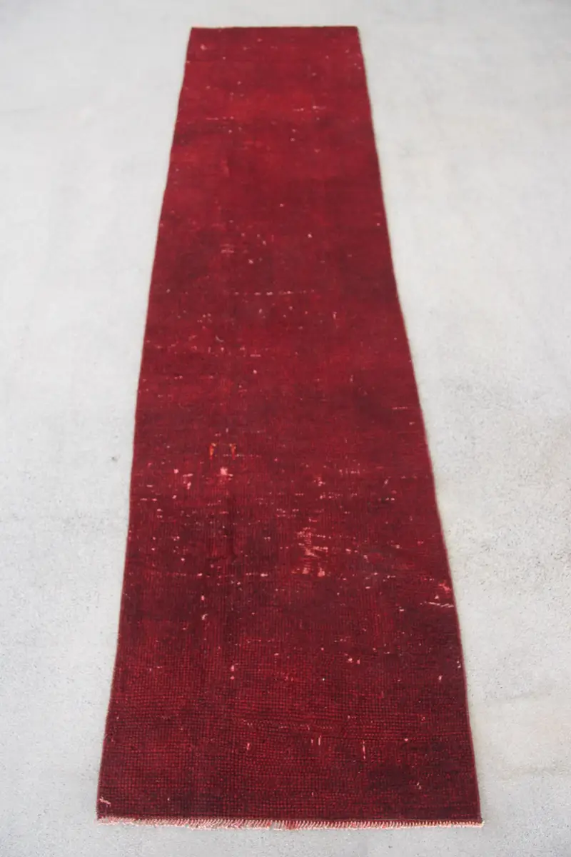 ブラックアクセント付きレッドラグ、2.4x9.8フィートのエレガントな装飾