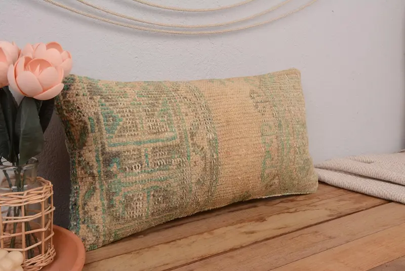 Braunes besticktes Kissen, 12x24 handgemachtes Leinenkissen