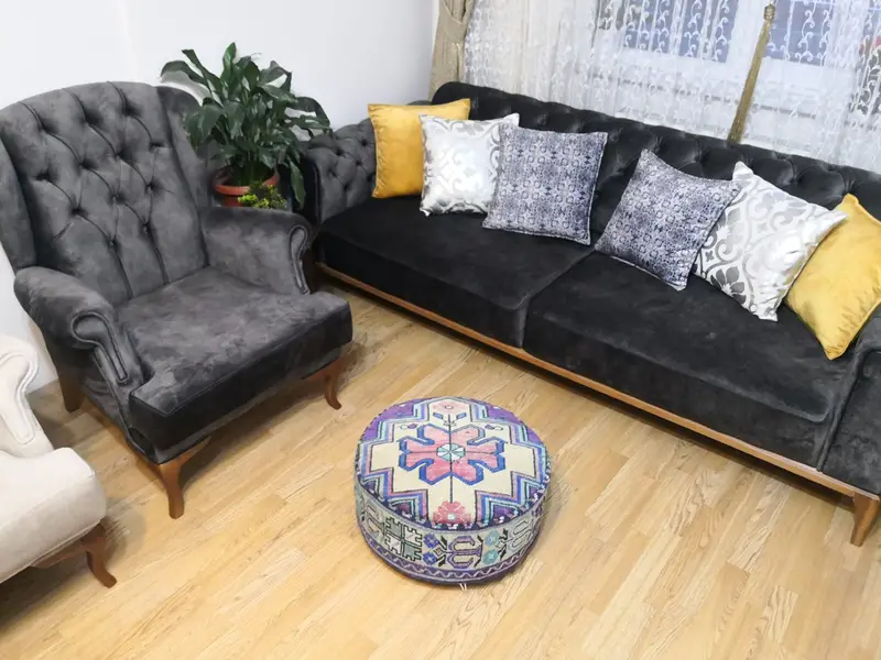 Mavi & Sarı Kilimden Esinlenen Puf, El Yapımı Yün Osmanlı Puf