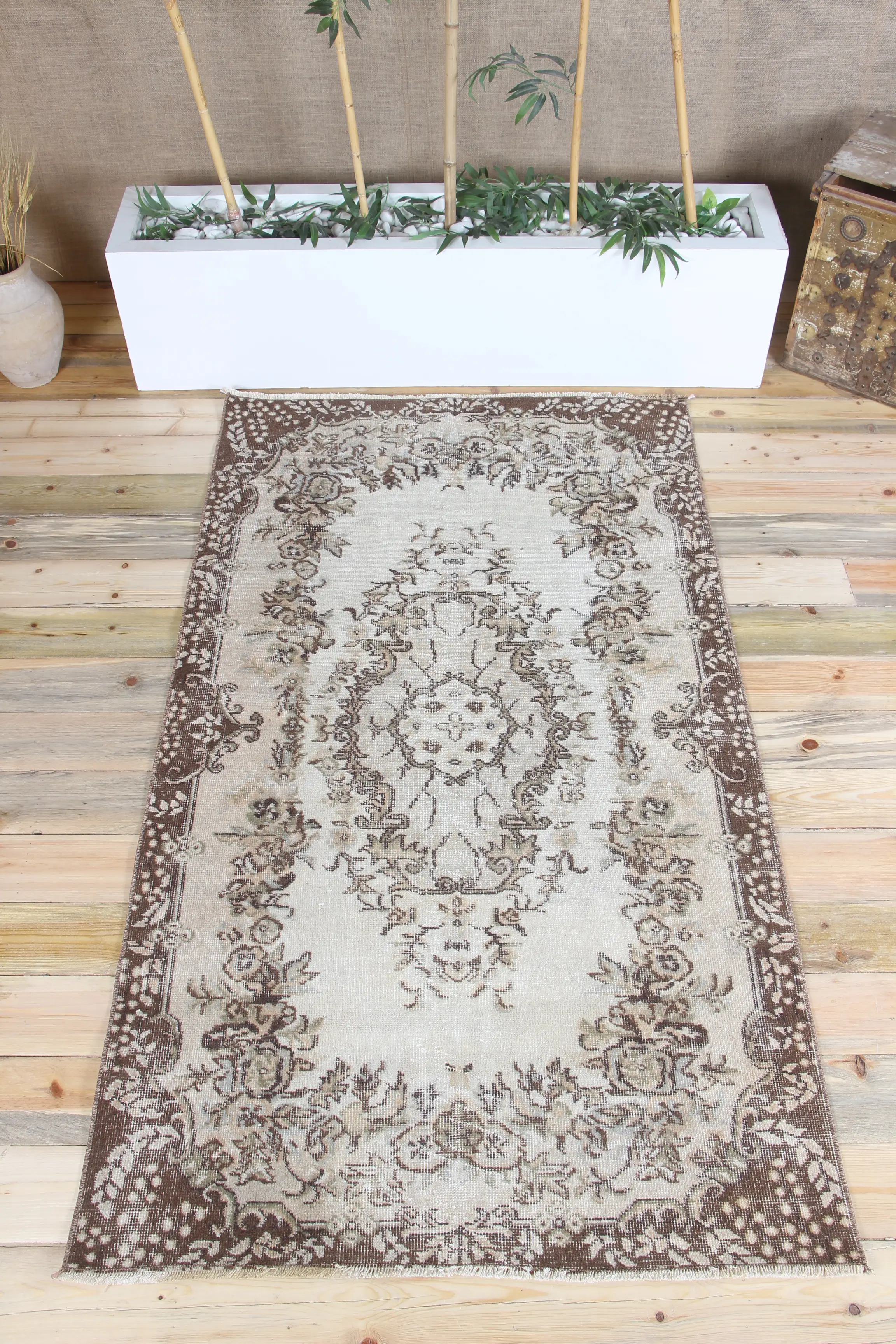 Vintage Oushak Halı 3,8x6,7 ft (116x205 cm), Kahverengi Çiçekli Türk Halısı - 1