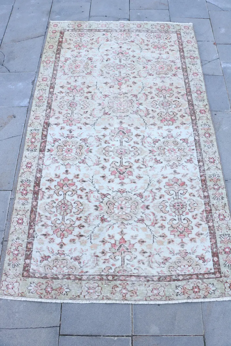 Alfombra de patchwork beige y verde, 3,5 x 6 pies, elegante adición