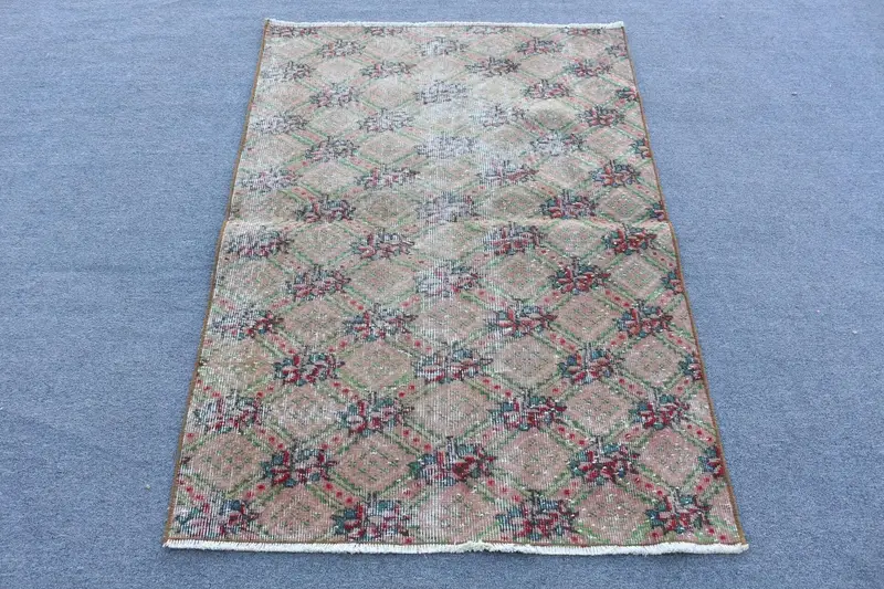 ブラウン オンブレ ラグ、3.2x4.7 フィート、グリーン アクセント付き