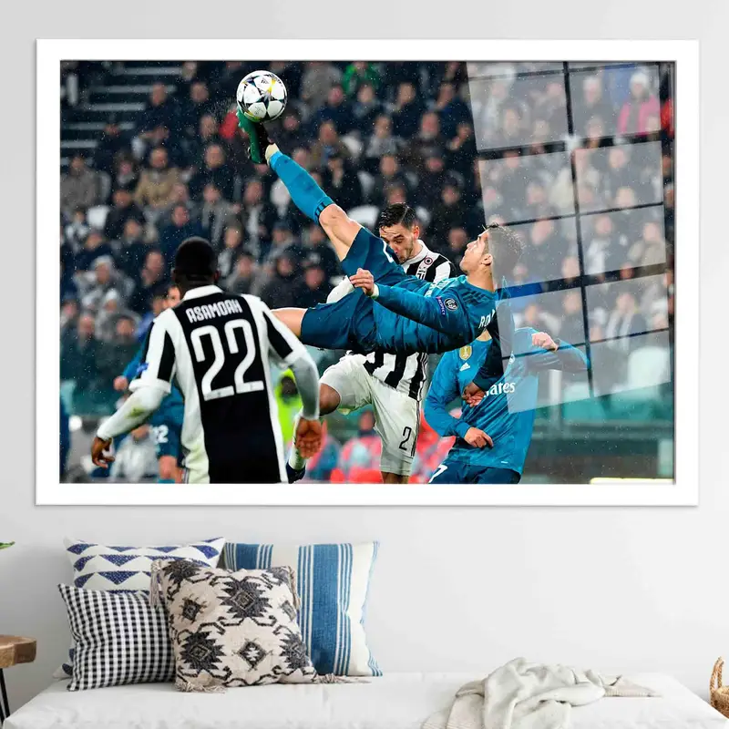 Trendy Printed Glass: Soccer Player Design for Football Fans