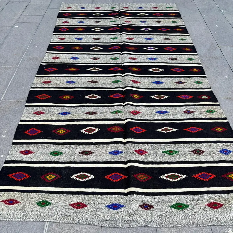 Zarif Siyah ve Bej Fas Halısı, 5,3x10,3 ft