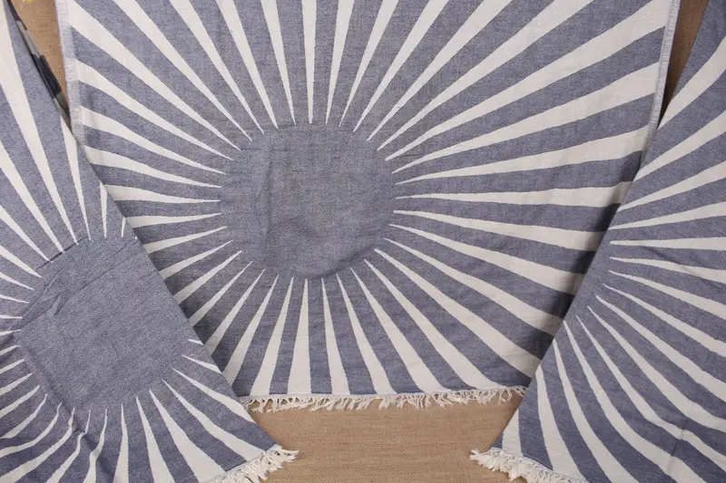 ビーチタオル ネイビー コットン サン デザイン、36x71 インチ