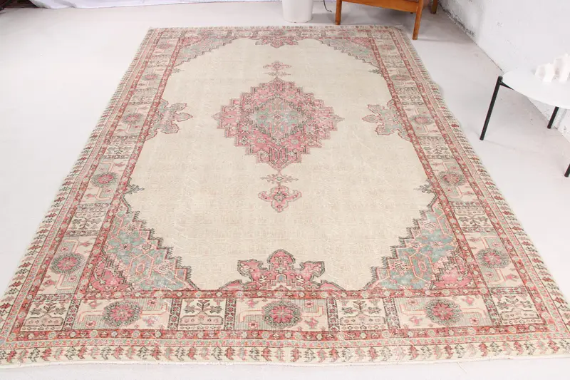 Handmade Beige & Red Camouflage Rug, 5.4x9.5 ft