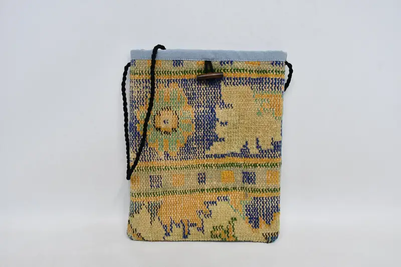 Kelim-Umhängetasche mit verstellbarem Riemen und Vintage-Motiv, Wolltasche