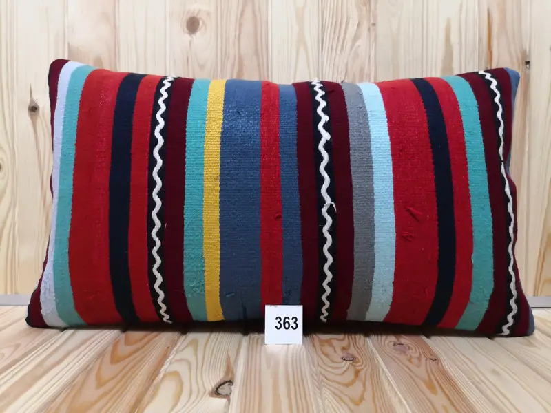 Rechteckiges gestreiftes Wurfkissen, dekoratives Kissen in Rot und Bronze