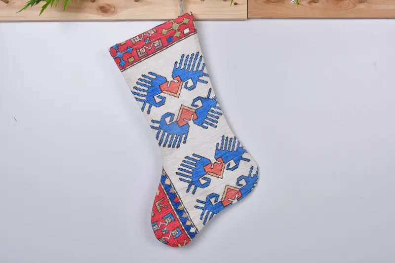 お祝いの緑とピンクのクリスマスオーナメントストッキング、ホリデーストッキング