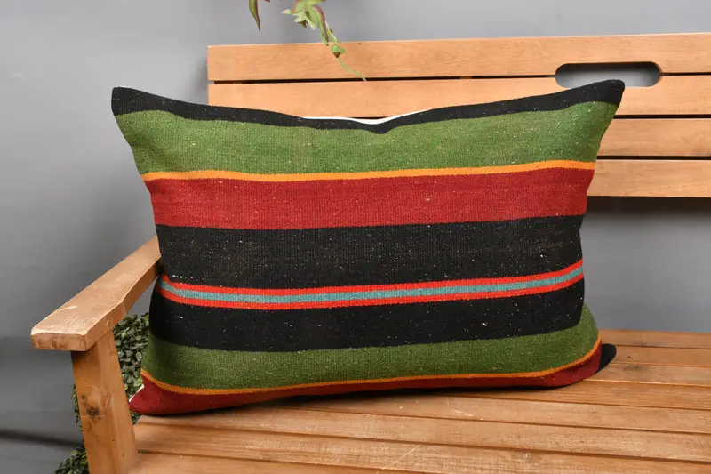 Rot-grün gestreiftes Kissen, 20x28 besticktes Wurfkissen