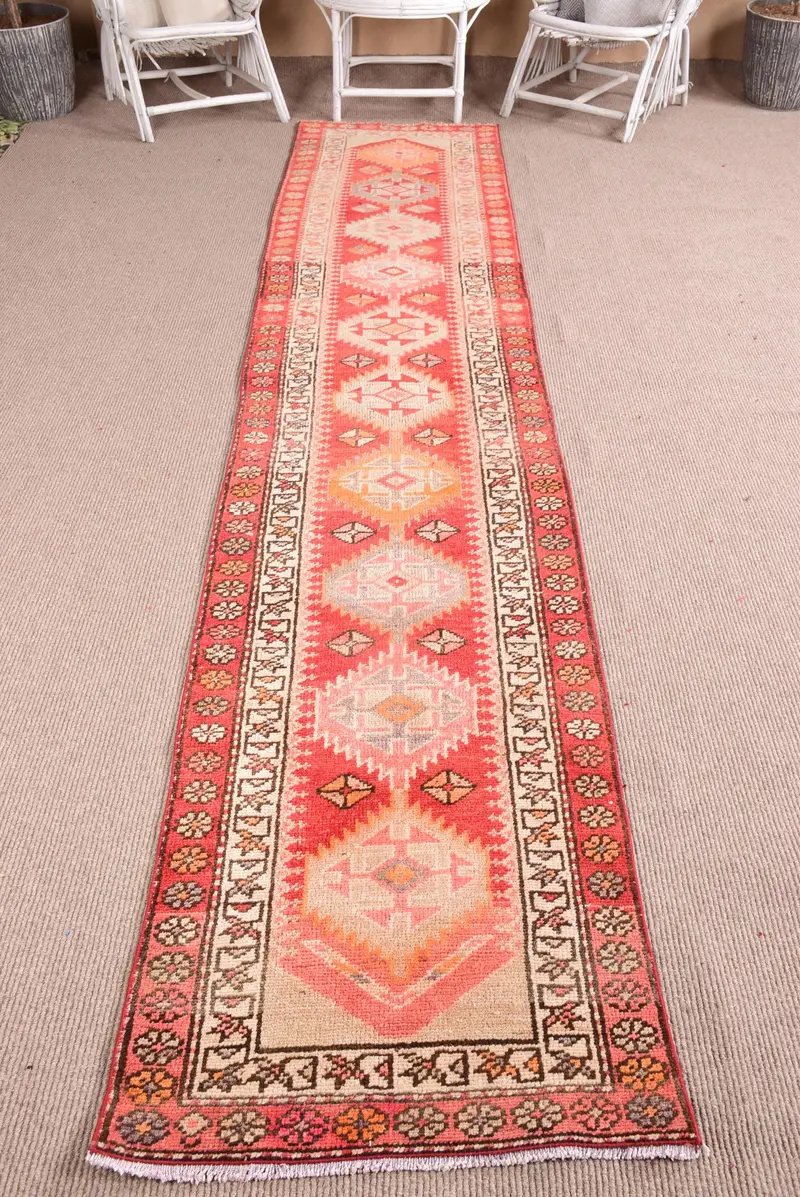 2.4x12.6 ft Herki Halı, Türk Vintage Halı, Kırmızı Beyaz Geometrik Halı - 1