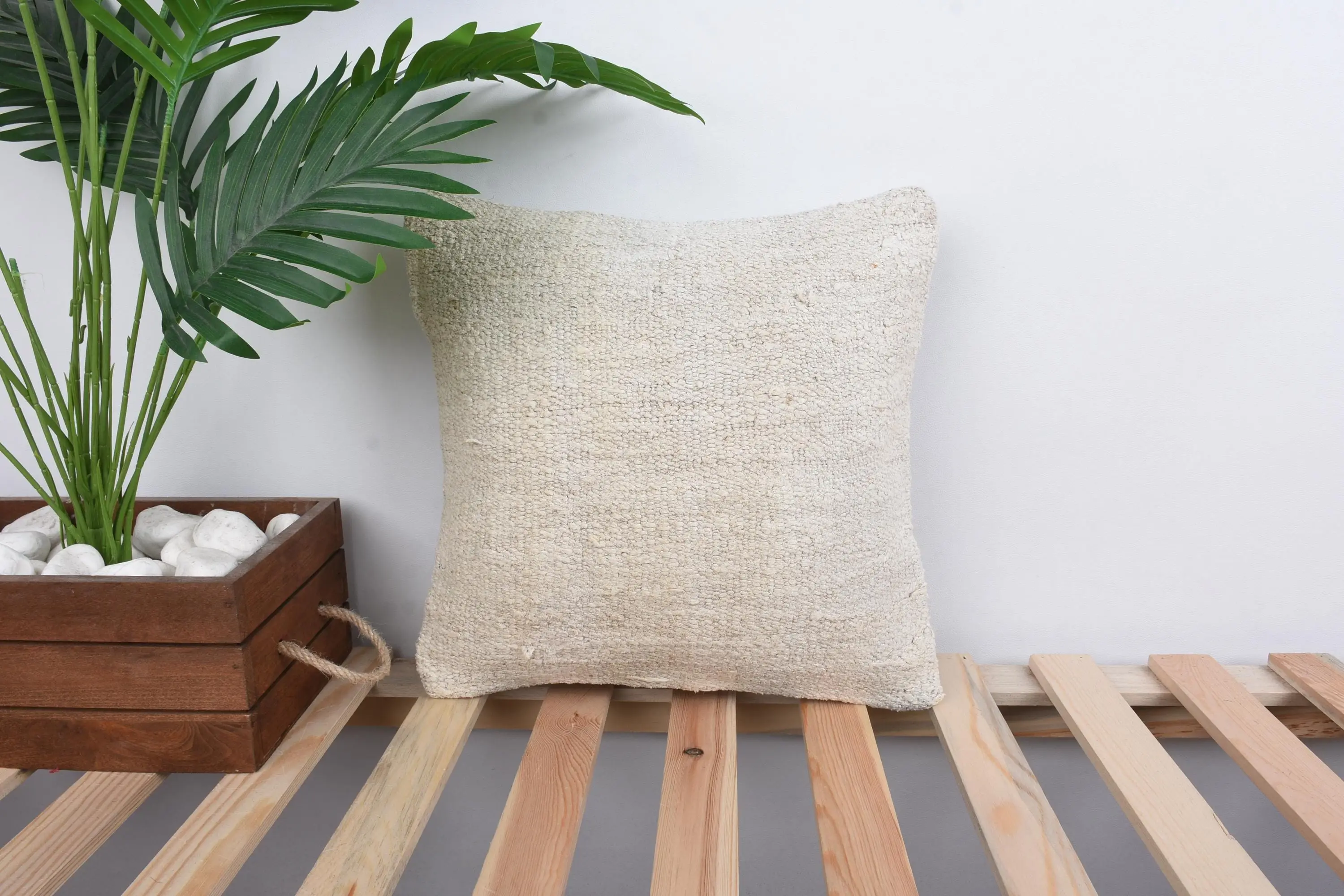 El Dokuma Kenevir Kilim Yastık, Güneybatı İşlemeli Kırlent - 1