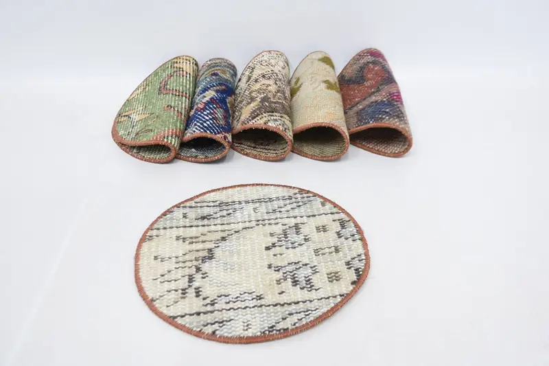 Böhmische Tischsets in Beige und Grün, 63,5 cm große Tischsets im böhmischen Stil