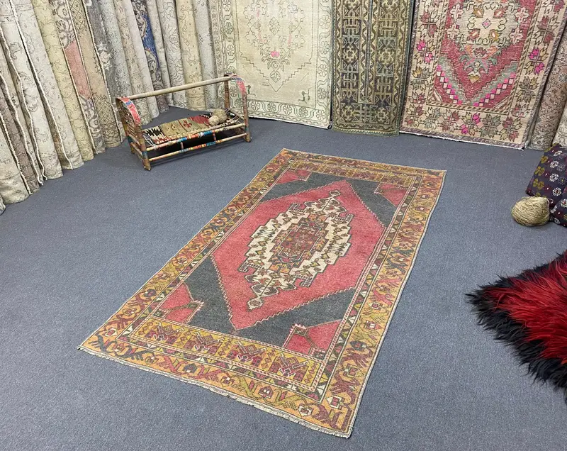 Kırmızı ve Siyah Çiçekli Halı, 3,8x6,8 ft Şık Dekor