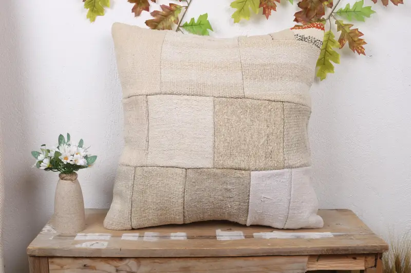 Almohada de lanzamiento Kilim de patchwork beige, cojín bordado 22x22
