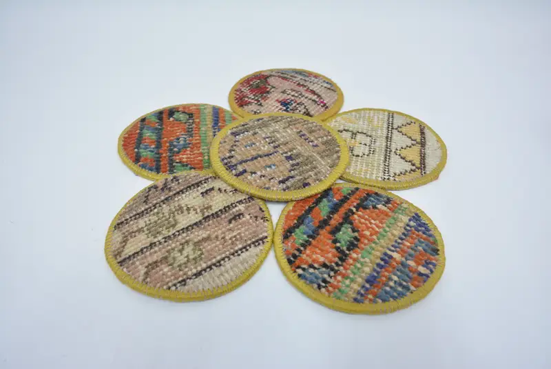 ボヘミアンベージュ＆ブロンズラウンドコースター、ユニークなエスニックコースター