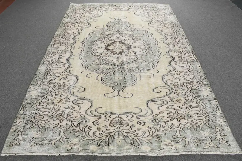 5.5x8.6 ft Vintage Turkish Rug, Large Rug, Gray White Moroccan Wool Rug - 1