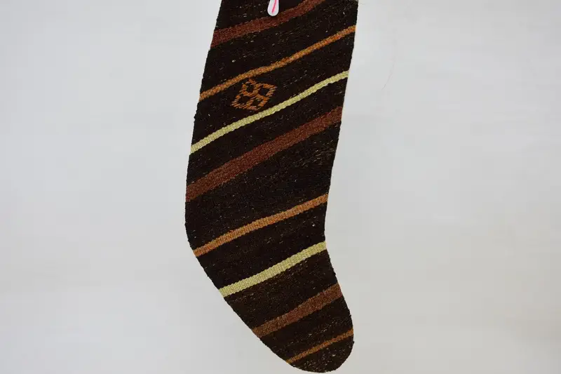 Kahverengi ve Turuncu Noel Süsleri Çorabı, Şenlikli Tatil Çorabı