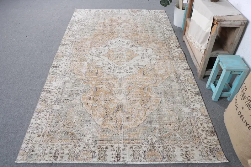 Gelber Blumenteppich, 4,8 x 8,3 Fuß, elegantes Dekor