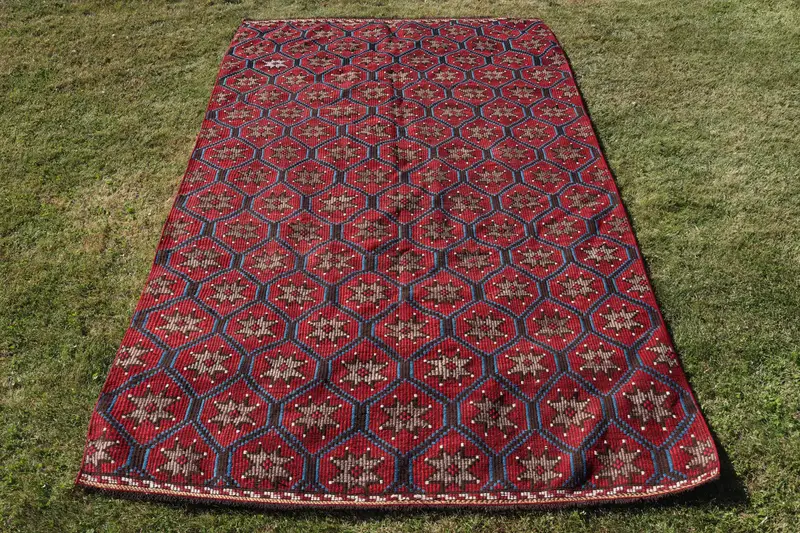 Türk Vintage Halı, 5.4x9.7 ft Kilim Halı, Kırmızı Büyük Kareli Halı - 1