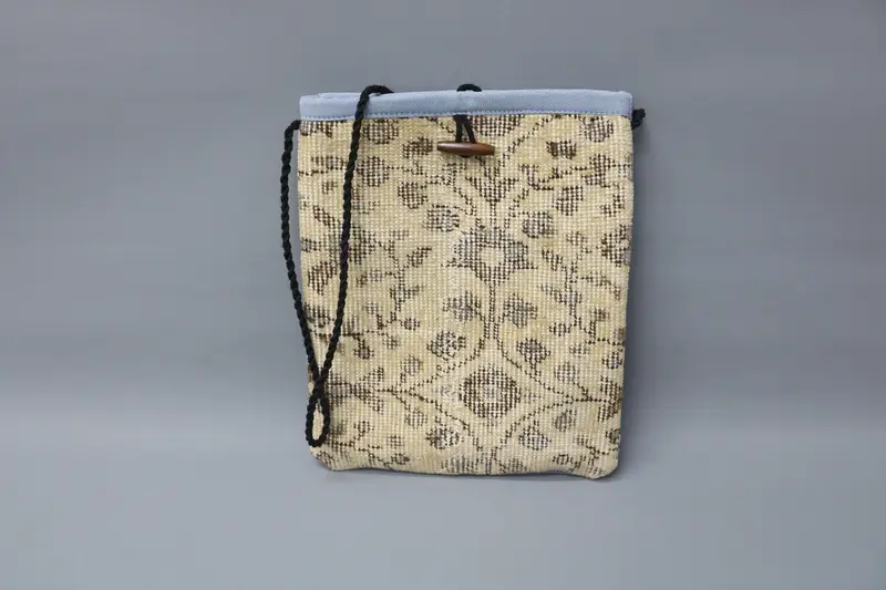 調節可能なストラップ付きアールデコ調キリムバッグ、ヴィンテージモチーフクロスボディバッグ