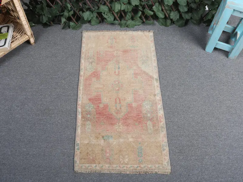 Alfombra marroquí verde, 1,5x2,8 pies con detalles en rojo