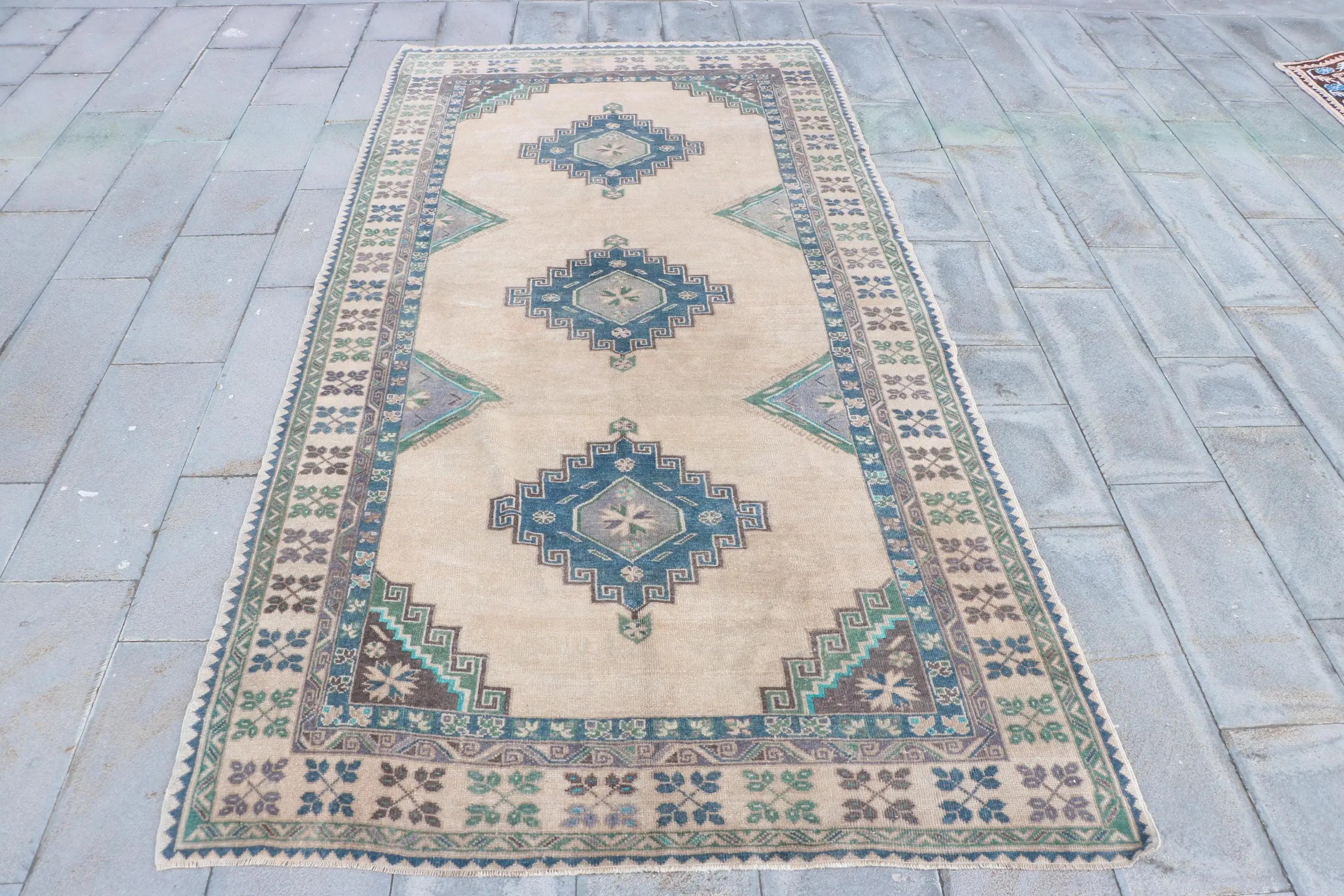 Zarif Bej Halı, Yeşil Desenli 5,6x11 ft - 1