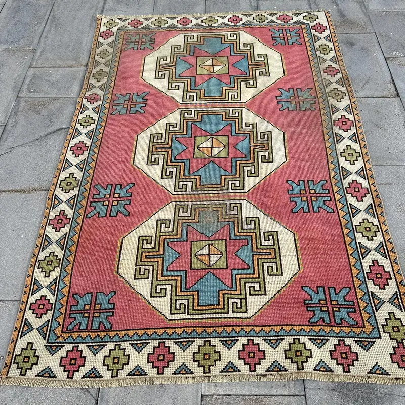 Pembe Hayvan Baskılı Halı, 4,3x6,3 ft Şık Oturma Odası Vurgusu