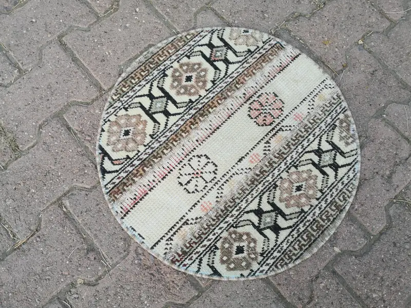 Brauner Orientteppich, 1,67 x 1,67 Fuß, grauer Akzent