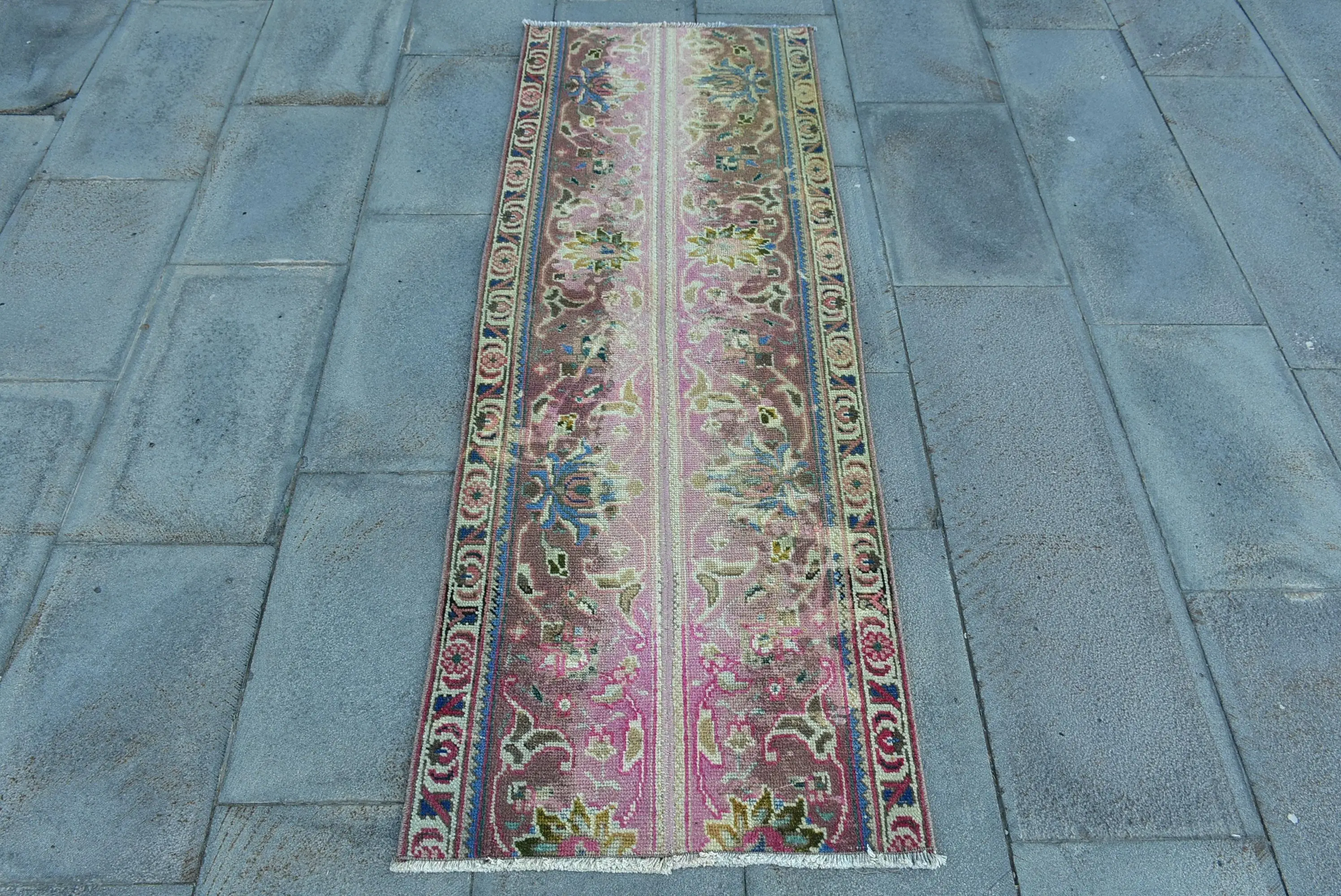 Vintage türkischer Läuferteppich 2x5,5 Fuß, rosa Teppichwolle - 1