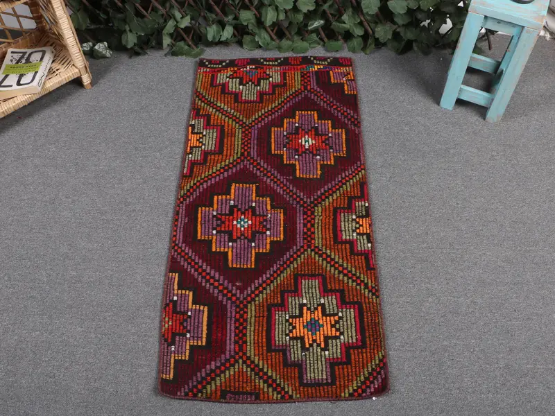 Vibrant 1,7x3,7 ft Rug, Floral & Geometric Orange & Red