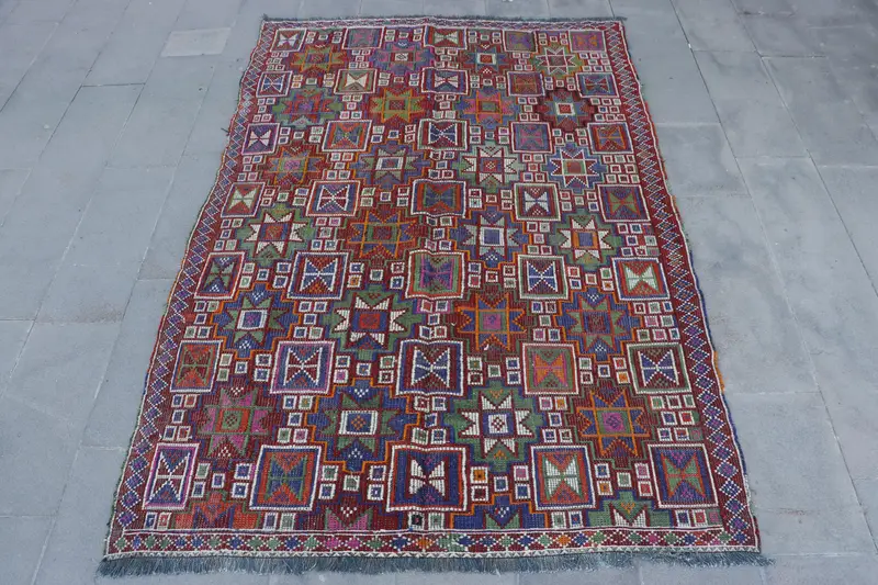 Kırmızı Fas Halısı, Mavi Desenli 5,4x8,2 ft