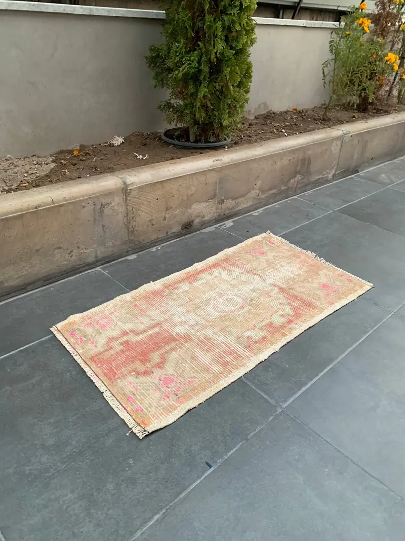 1,7x3,3 ft Red Beige Rug, Floral & Geometric Pattern
