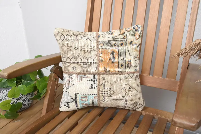 Bej ve Turuncu Patchwork Kırlent, Vintage İşlemeli Yastık