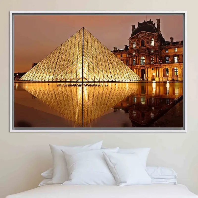 Elegante lienzo de París: Museo del Louvre y paisaje francés