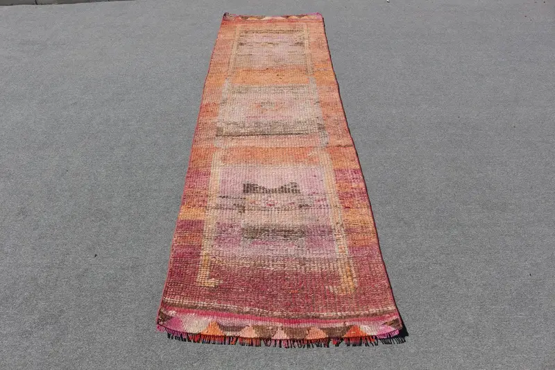 オレンジパッチワークラグ、2.7x9.4フィートの活気に満ちたリビングスペース