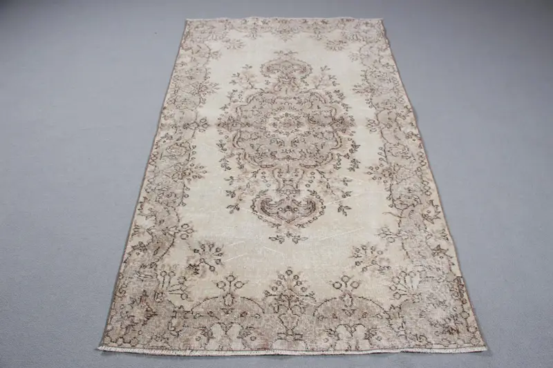エレガントなベージュラグ、3.7x6.6フィートの花柄&ペイズリーデザイン