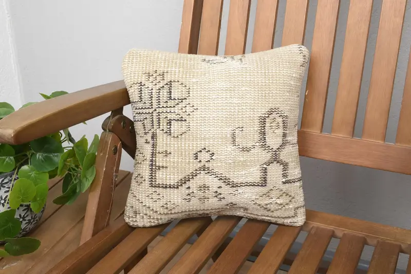 Bej & Kahverengi Çiçek Kırlent, Vintage İşlemeli Kırlent