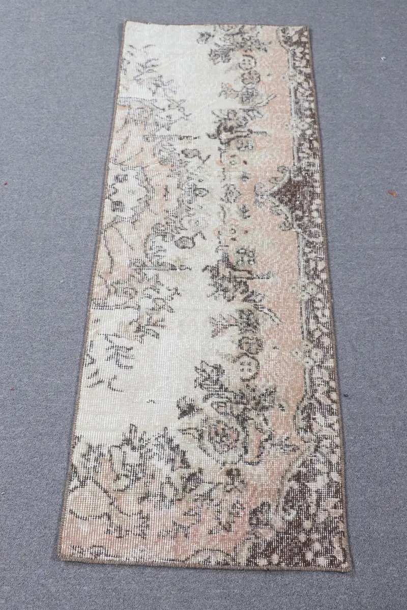 Elegante alfombra oriental beige, 1,8x4,8 pies con detalles en naranja