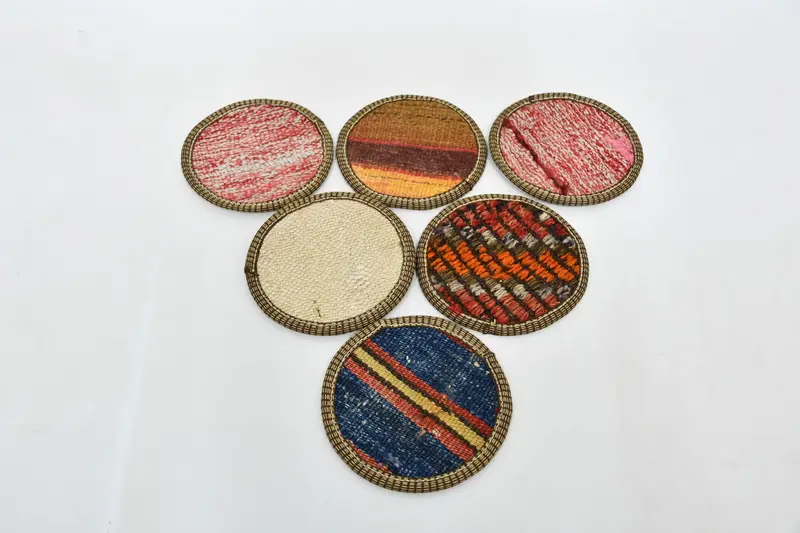 Blau und Beige gestreifte Untersetzer, Set aus sechs waschbaren Teppichuntersetzern