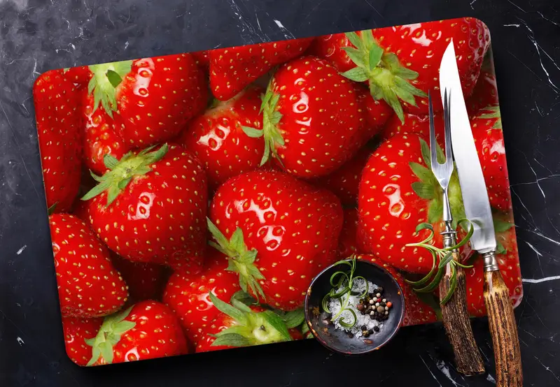 Mutfak için Kırmızı Berry Tasarımlı Temperli Cam Kesme Tahtası