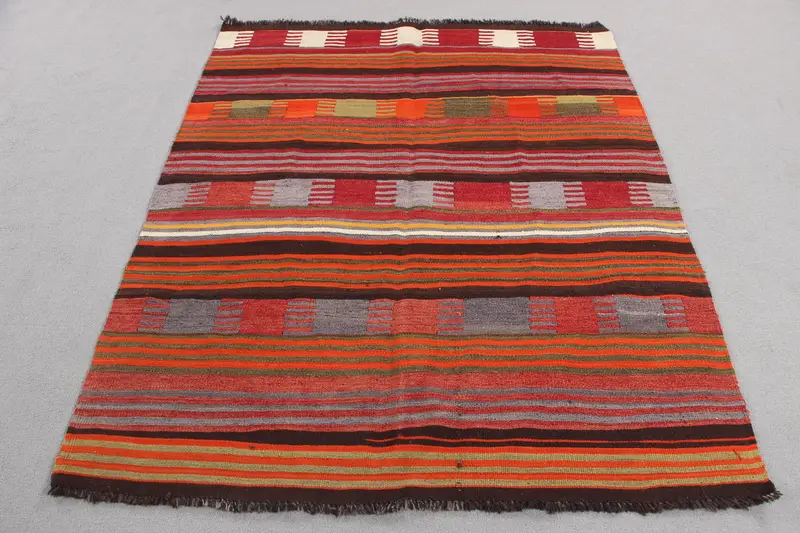 Red & Green Patchwork Rug, 4.8x5.9 ft Elegant Decor