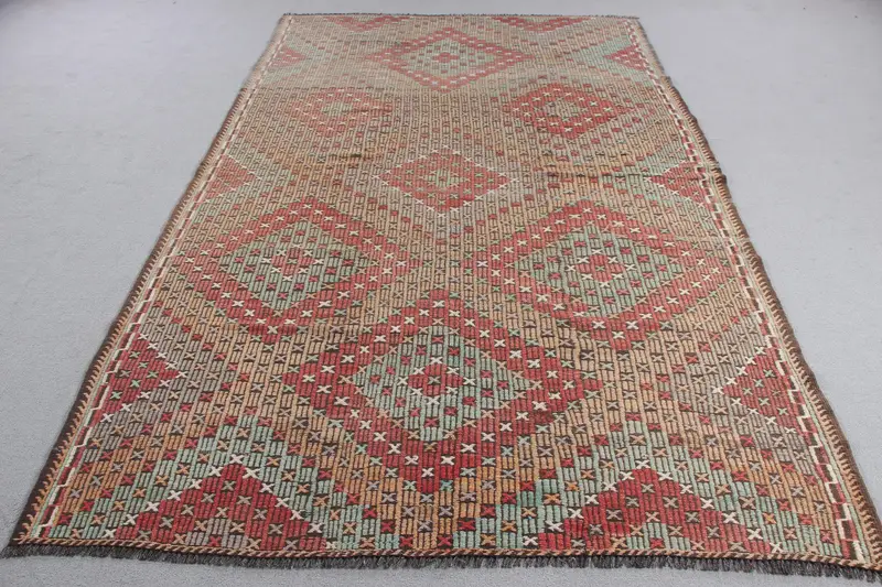 Zarif Yeşil ve Kırmızı Oryantal Halı, 6x9 ft Şık Dekor